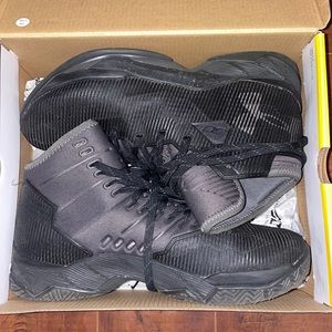 Size 8.5 UA Curry 2.5 “Blackout” Basketball shoes